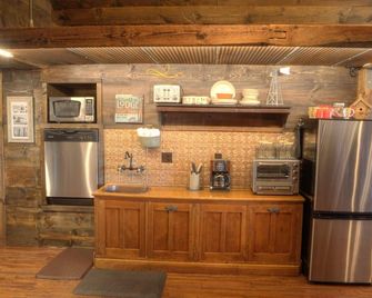 Lodging Extraordinaire! - Seymour - Cocina