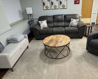 Spacious Home Sleeps 14 Handicap Accessible - Mount Vernon - Sala de estar