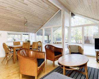 Beautiful Holiday Home in Rødby With Sauna - Rodby