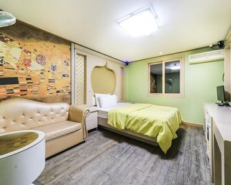 Tongyeong Shilla - Tongyeong - Habitación