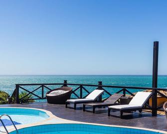 هوتل بوسادا برافا كلوب - بوزيوس - شرفة