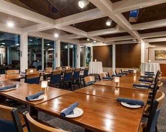 Best Western Plus Windjammer Inn & Conference Center - South Burlington - Restaurace