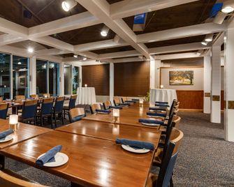 Best Western Plus Windjammer Inn & Conference Center - South Burlington - Restaurant