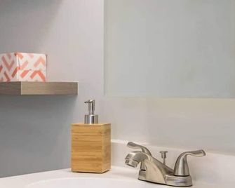 Louisville Dream House 4br 2ba By Cozysuites - Louisville - Room amenity