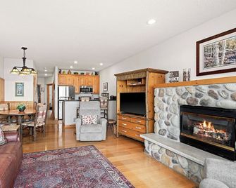 Boutique Luxury On Lake Superior! Stunning Views Sunrise/Moon Waves Romantic - Beaver Bay - Sala de estar