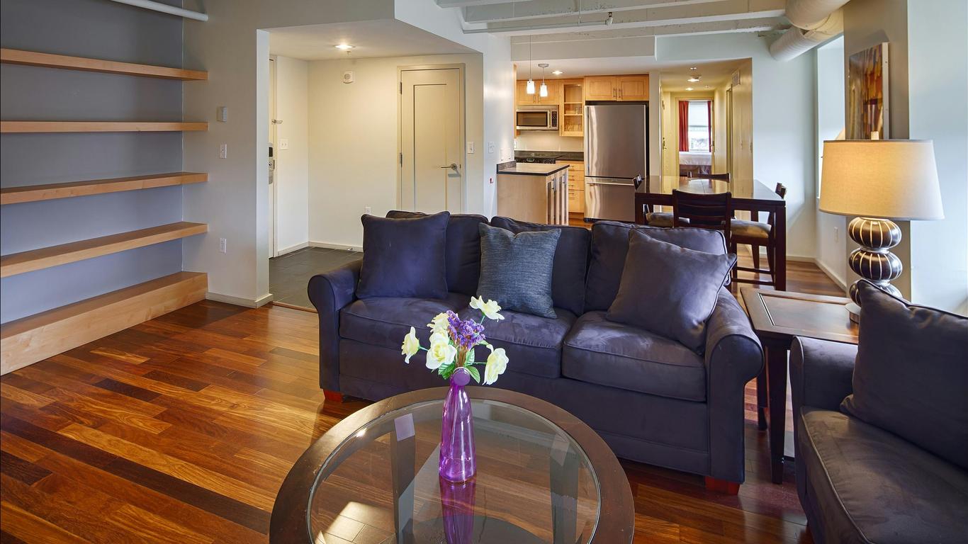 Grand Eastonian Suites Hotel