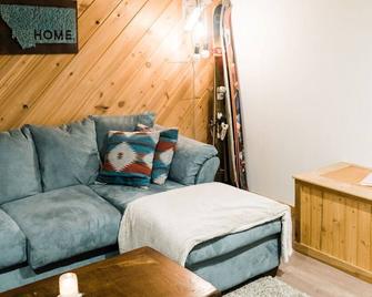 Downtown Bozeman Bungalow - 2 blocks from Main St. - Bozeman - Living room