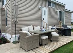 East Matunuck Ocean / Salt Pond/ Beach Getaway - South Kingstown - Patio