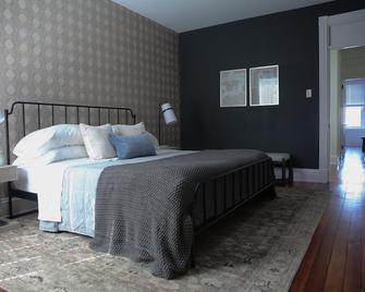 Brand New 4bd, 2ba Lancaster Center City Townhome - Lancaster - Bedroom