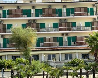 Hotel Germania - Praia a Mare - Budova