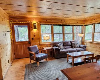 Mazama Panorama - 2 bedroom cabin at Wilson Ranch - Mazama - Living room