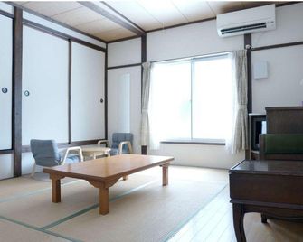Guesthouse Funayoshi - Izu Ōshima - Dining room