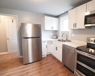 Spacious 5 BR Stay in Westminster | Perfect for Groups & Longer Stays - Westminster - Keuken