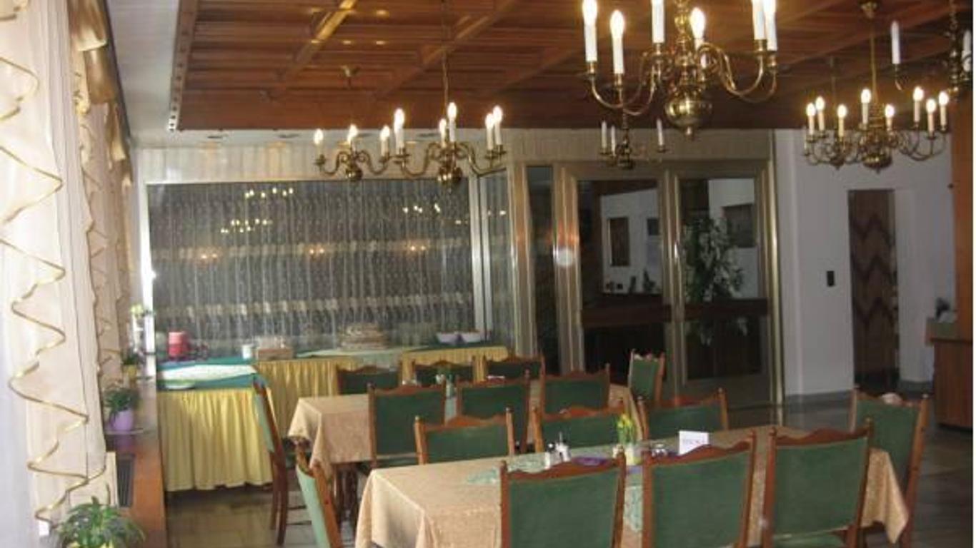 施瓦爾茲羅斯餐廳飯店