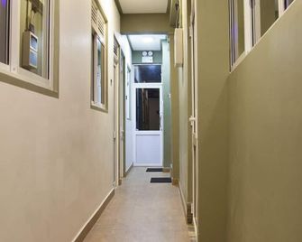 Kandy City Rooms & Hostel - Kandy - Hallway