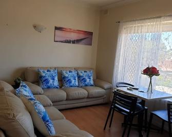 Beach side holiday apartment - Port Adelaide - Living room