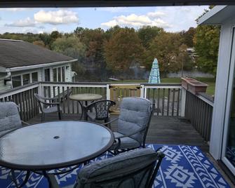 Ski Elk Mountain, hike, walk or bike Rail to Trails, fish, or star gaze. - Union Dale - Balcón
