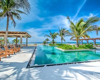Marea Beachfront Villas - Zihuatanejo - Pool