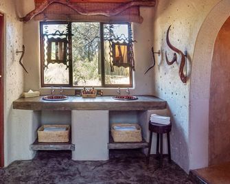 Motswari African Retreat & Walking Safaris By Newmark - Kruger National Park - Bathroom