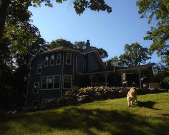 Velvet Springs Farmhouse On 6 Acres/300 Feet Of Private Lakeshore (Free Pontoon - Crosslake - Building