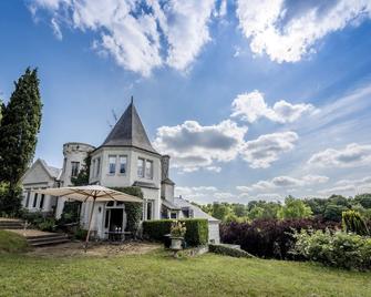 Chambres d'Hôtes Manoir de Montecler - Chênehutte-Trèves-Cunault - Building
