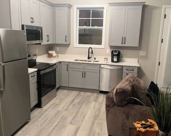 Charming 2-bedroom downstairs apartment with AC, WiFi in delightful Dawsonville - Dawsonville - Cocina