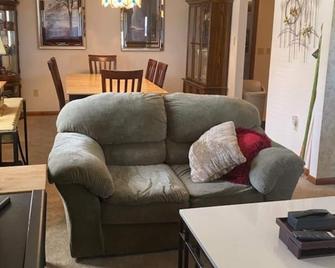 Wisconsin Dells Waterfront: Enjoy Sunsets and Views at The River House! - Adams - Living room