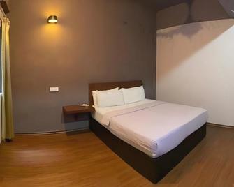 Room V Kluang Parade By Secom - Kluang - Schlafzimmer