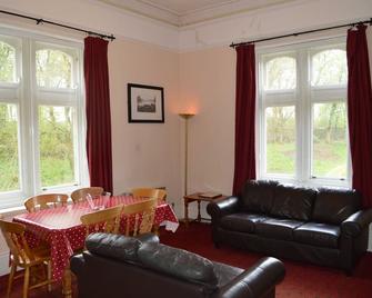 Hargate Hall Self Catering - Buxton - Living room