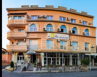 Vip Hotel - Skopje - Gebäude