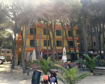 Hotel Ylberi - Golem - Bâtiment