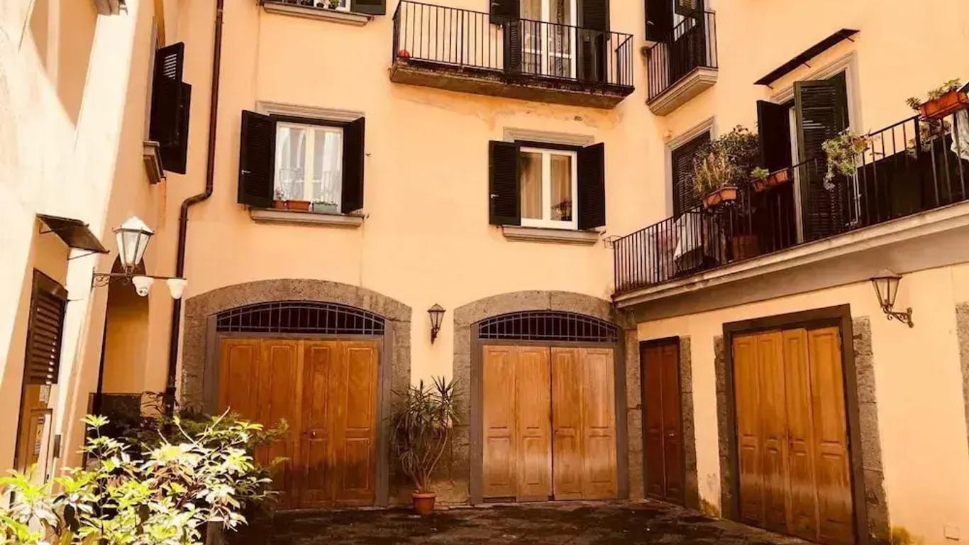 Rota House - Apartment in Santa Chiara, The Heart of Naples