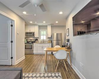 Updated Savannah Apartment - Walk to Forsyth Park! - Savannah - Kitchen
