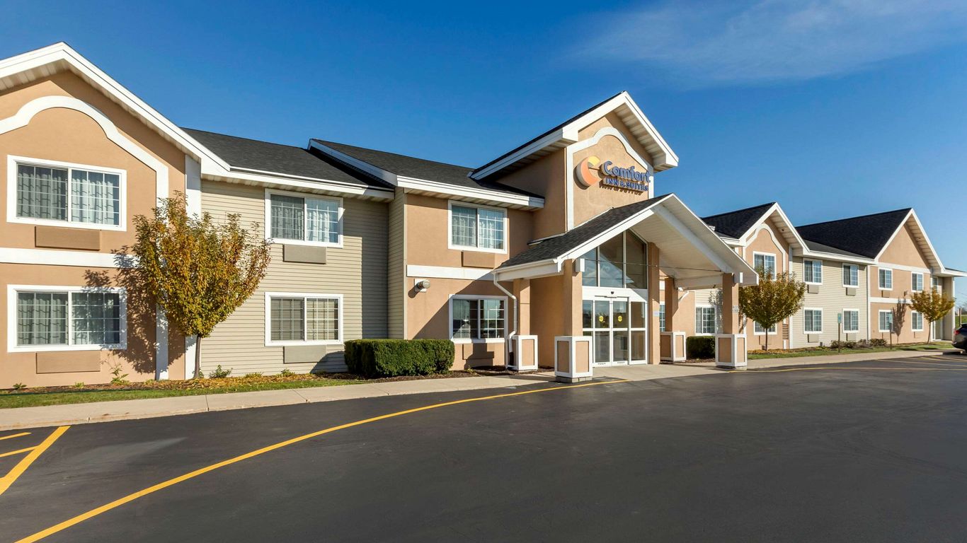 Comfort Inn & Suites Jackson - West Bend