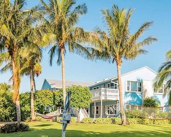 Surfside Beachfront Escape - Sleeps 8 - Pets Welcome! - Fort Pierce - Budynek