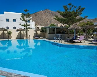 Rena - Perissa - Pool