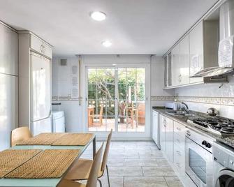 Family House With Pool Very Close To The Beach - Sant Vicenç de Montalt - Кухня