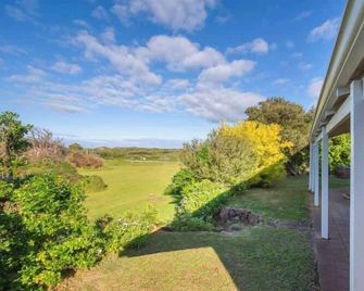 Ocean View walk to the beach & Surfers Point - Margaret River Properties - Prevelly