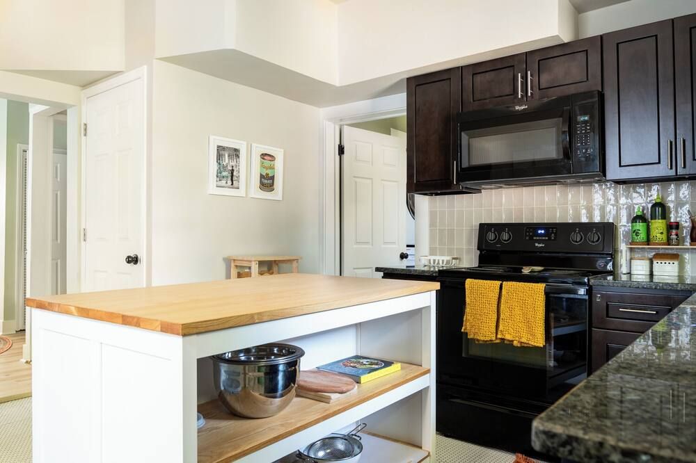 Updated Ohio City 2 Bedroom Cottage with Firepit in Cleveland - كليفيلاند (أوهايو) - مطبخ