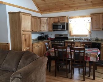Cooperstown Double Play Cabins 2 Near Baseball - Milford - Kitchen