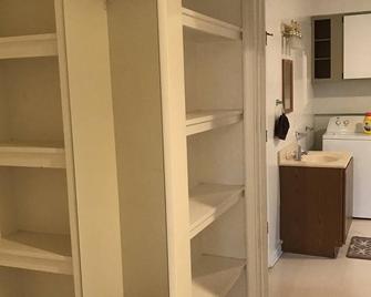 Cozy 2nd story Flat near downtown - Adrian