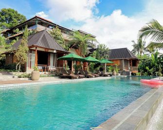 Mina Baturiti Hotel & Resto - Baturiti - Bazén