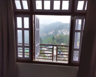 Hotel View Point - Pelling - Balcón