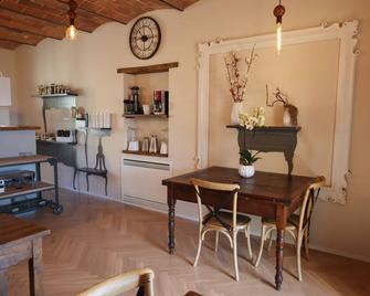 Camera Privata in B&B in Antico Borgo Medioevale - Castelnuovo di Val di Cecina - Comedor