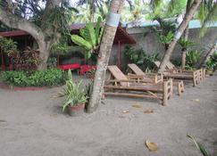 Felipa Beach and Guesthouse - Lotus - Dumaguete City - Binnenhof