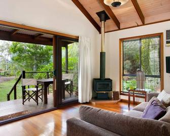 Lake Weyba Cottages Noosa - Peregian Beach - Living room