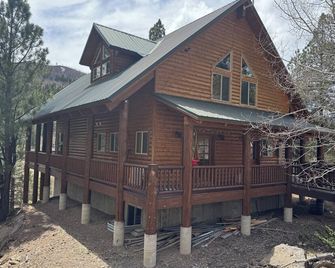 Clear Creek Cabin-Private 4 Acre Creekside Retreat with Beautiful Mountain Views - Panguitch - Building
