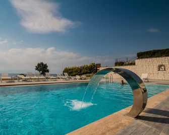 Life Point Hotel - Cesme - Pool
