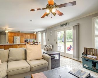 Waterfront Home w/ Hot Tub in Bozman Village! - Saint Michaels - Soggiorno