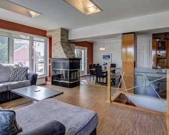 La Perle Rose du Lac-St-Jean - Roberval - Living room